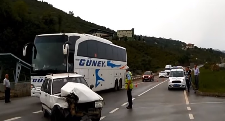 Giresun'da iki ayrı trafik kazasında 4 kişi yaralandı...